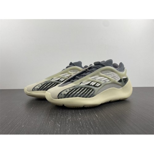 アディダス yeezy 700 V3 フェード